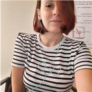 Laureata in lingue e letterature straniere impartisce lezioni di inglese e francese